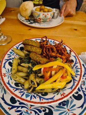 Veggie bowl at Vegan & Veggie in Medellin