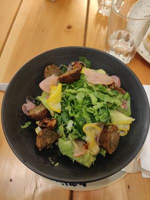 The world's saddest salad at Vegan & Veggie in Medellin