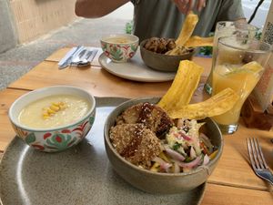 Caribeña bowl - menu del dia 🤩 so so yummy  at Vegan & Veggie in Medellin