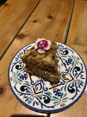  Torta de zanahoria con crema de Marañón y nueces   at Vegan & Veggie in Medellin