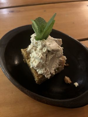apple crumble with cashew ice creamm  at Vegan & Veggie in Medellin