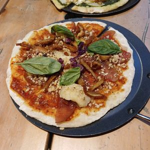 Pizza Veggiessima, 9/10 at Vegan & Veggie in Medellin