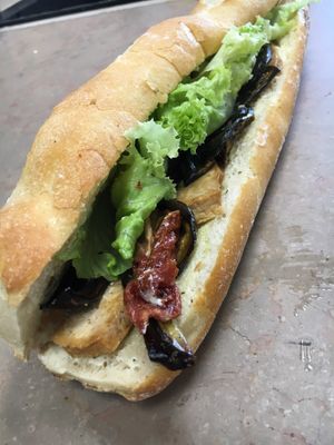 Aubergines rôties façon antipasti, salade, mayonnaise végétale maison, tofu poêlé, tomates confites  at Chez Mercier in Chatellerault