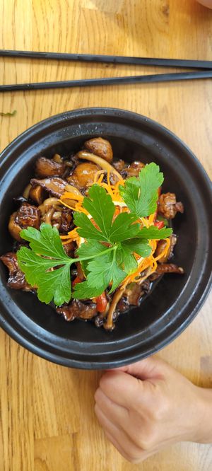 Pilze mit Weinsoße und Knoblauch at The Butterfly Lovers in Berlin