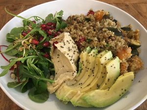 Quinoa Salat mit Hummus at Veganes Bistro Rubi in Cologne