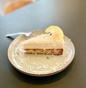 Tarte coco végane et sans gluten. Léger et gourmand.   at Peacock in Toulouse