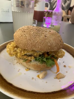 Hamburguesa vegana  at Peacock in Toulouse
