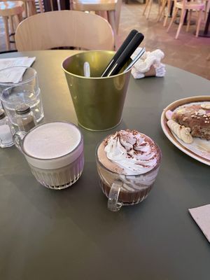Sesame latte and Viennese chocolate   at Peacock in Toulouse