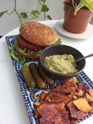 Veggieburguesa at REVIV in Malaga