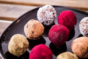 Raw vegan truffles, energy balls at REVIV in Malaga