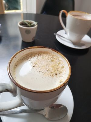 Kurkuma, matcha... latte. at REVIV in Malaga