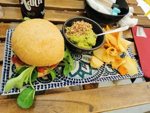 Curry vegburger at REVIV in Malaga