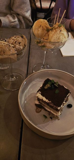 Caramel macadamia ice, espresso martini ice, tiramisu at De Nieuwe Kantine in Arnhem