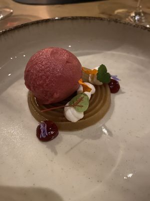 Gestoofde perenijs met peren gelei en kokosroom.   at Entree 1863 in Doetinchem