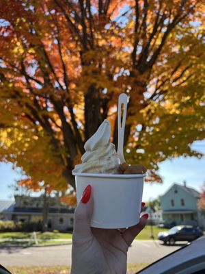 Another cider donut sundae, but this time will fall leaves 🍂🍁  at Offbeat Creemee in Essex Junction
