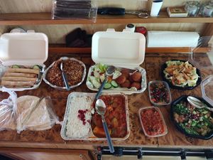 Vegan verassing buffet 4 personen at Sha'aam in Valkenburg