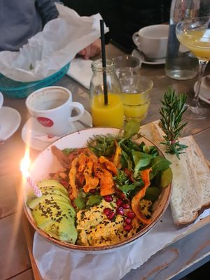 English breakfast at Sneak In in Vienna