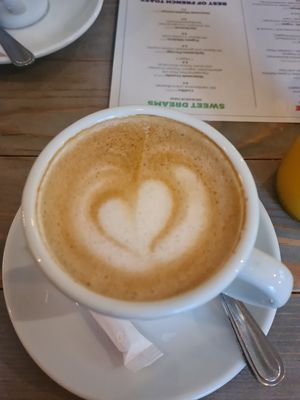 Cappuccino mit hafermilch at Sneak In in Vienna