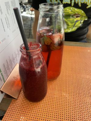 Smoothie and limonade  at Sneak In in Vienna