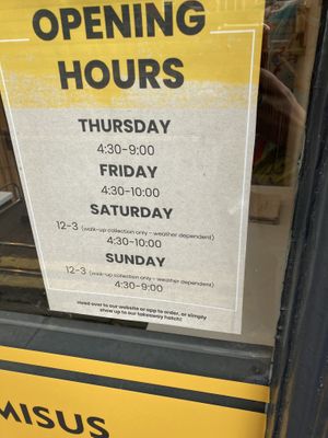 Opening hours  at Slow Rise Pizza in Lincoln