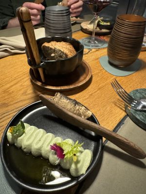 Brotzeit mit Misobutter und Gurkencreme  at neobiota in Cologne