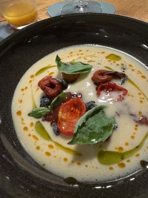 Rösttomate mit Basilikum Creme   at neobiota in Cologne