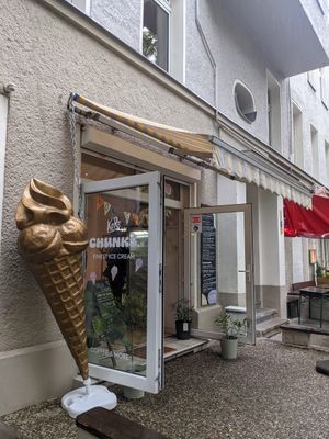 Side view of the shop at Chunks by KoRo in Berlin