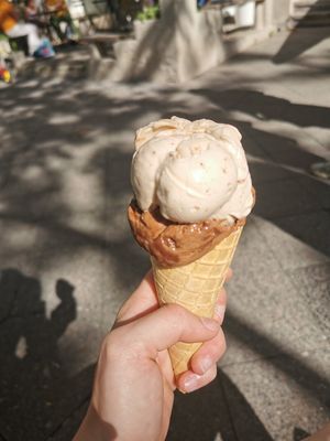Crunchy peanut butter and jelly with Chocolate and Oreo Crunch at Chunks by KoRo in Berlin