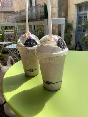 Oreo milkshake 😃😃😃 at Rivers Coffee Shop in Limeuil
