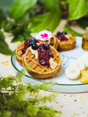 Waffles tropicales en harina de almendras. at Kumara Vida in Pereira