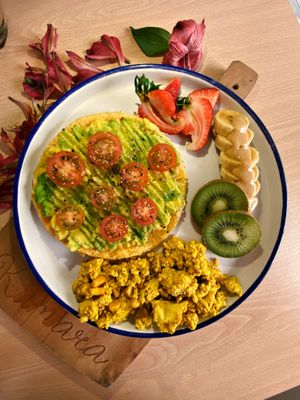 Arepa and scramble tofu 👌🏻 perfect for breakfast   at Kumara Vida in Pereira