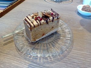 Peanut butter and banana cake with dark chocolate and walnuts at De Wit Wasserij in Nijmegen