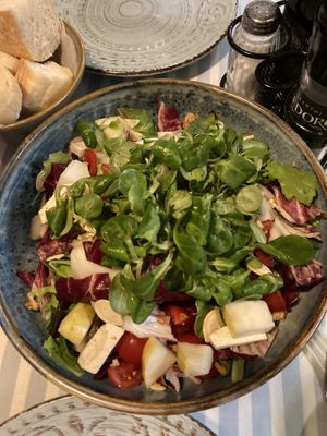 Salade vegan au Tofu et poire (très peu de Tofu)  at Pizzeria Scaligeri in Sirmione