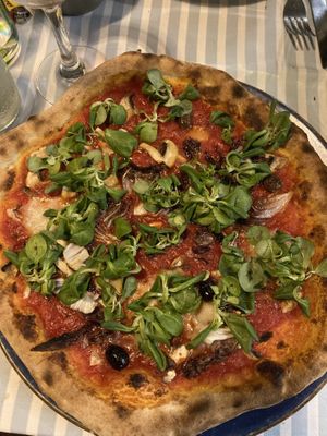 Pizza végane au fromage végétal   at Pizzeria Scaligeri in Sirmione