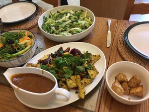 Here: green curry, tofu kebab with peanut sauce and green papaya salad at Our Lizzy Cookery Courses in Malvern