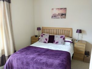 Double room with ensuite at Our Lizzy Cookery Courses in Malvern