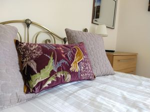 Double room with kingsize bed and private bathroom at Our Lizzy Cookery Courses in Malvern