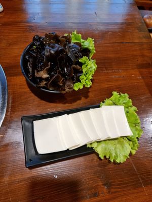 Black mushrook and fresh tofu at Shu in Florence