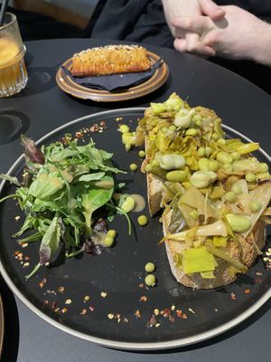 Toast with leeks, peas and beans   at PUCK specialty coffee in Nijmegen
