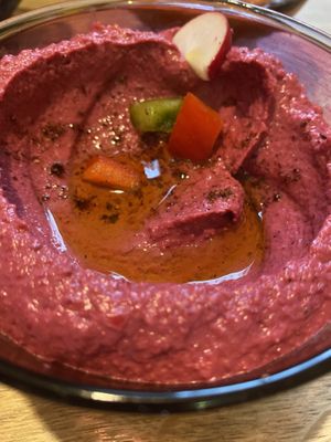 Humus mit rote Beete  at Yamama in Bremen