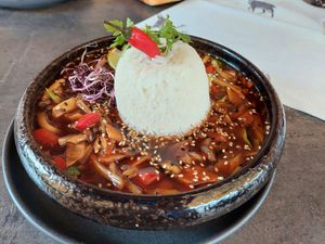 "Teriyaki Bowl" with Asian veggies, rice, sprouts, chili, sesame, lime (19.90) at Baumbar in Kaprun