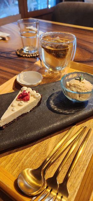 Season Raw cake woth Ice-cream at Kuraru Cafe - クラルカフェ in Osaka