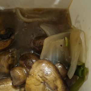 Stir fry mushrooms, so juicy 😋 at Taste Chinese TakeAway in Ripon
