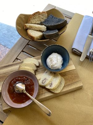 Tagliere di formaggi vegetali  at Il Rovescio in Bologna
