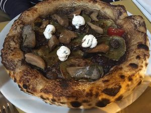 Vegan pizza at Il Rovescio in Bologna