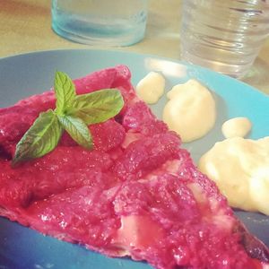 Strawberry TarteTatin with wild mint and vanilla cream at Vis à Vis cucina&eventi in Orvieto