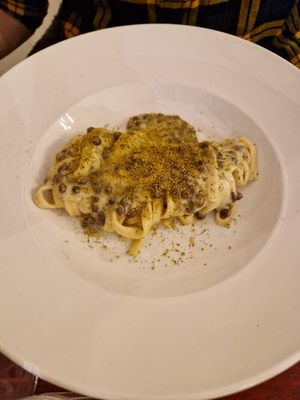 Umbrichelli vegan, pecorino vegan e ceci neri at Vis à Vis cucina&eventi in Orvieto