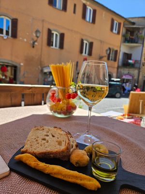 Home baked warm bread at Vis à Vis cucina&eventi in Orvieto