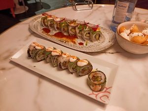 2 sushi rolls and "japobravas" with vegan mayo at Miss Sushi in Sevilla