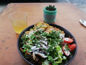 Falafel bowl and kombucha at Cantinho do Mercado in Vila Nova De Milfontes